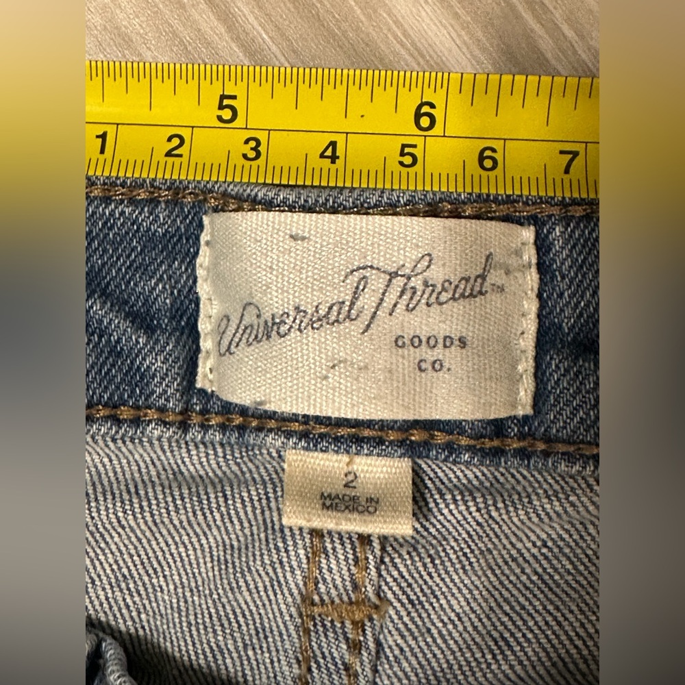 Universal Threads - Picture 3 of 8